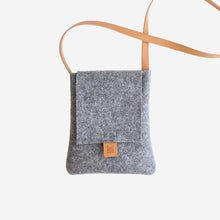 Load image into Gallery viewer, Felt messenger bag with vegan leather handle - multiple colors