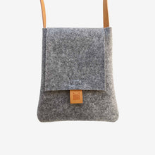 Load image into Gallery viewer, Felt messenger bag with vegan leather handle - multiple colors
