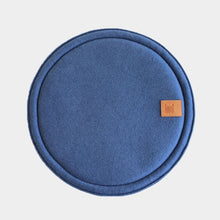 Load image into Gallery viewer, Round day bed for cats and small dogs