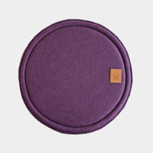 Load image into Gallery viewer, Round day bed for cats and small dogs