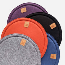 Load image into Gallery viewer, Round day bed for cats and small dogs