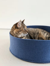 Load image into Gallery viewer, Warm cat nest - multiple colors and sizes